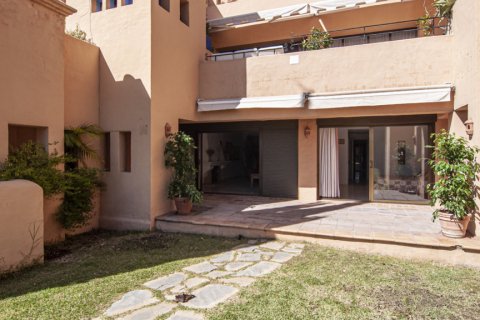 Apartment for rent Estepona, Malaga, Spain 3 bedrooms, 120 sq.m. No. 130118 - photo 13