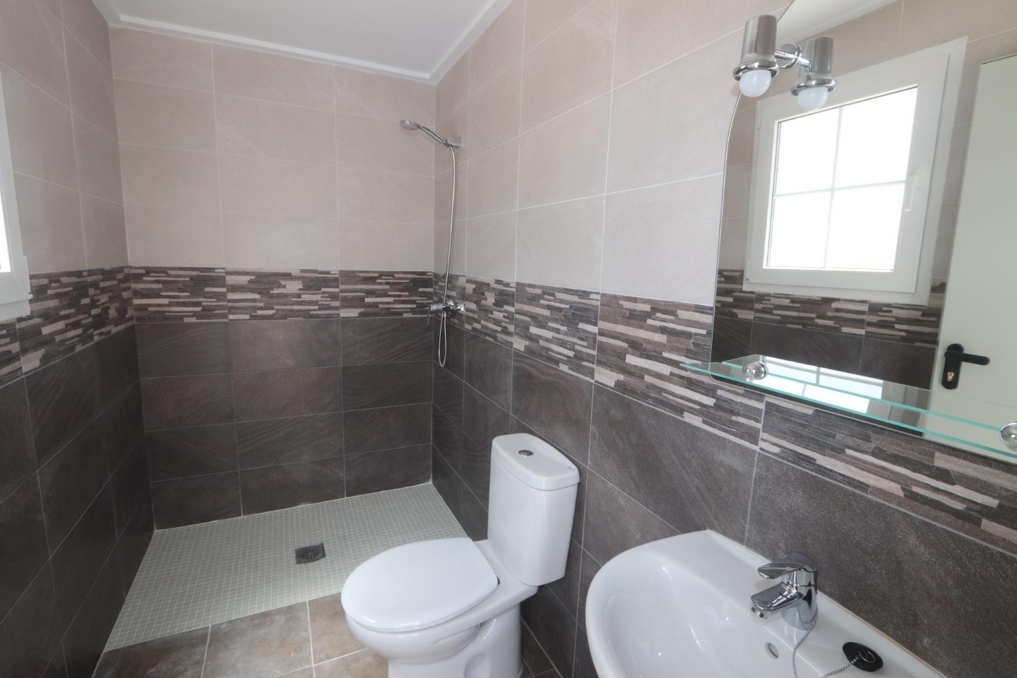 Villa in Pinoso, Alicante, Spain 4 bedrooms, 180 sq.m. No. 87434