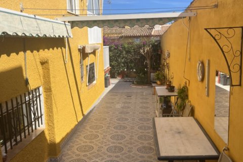 Villa en venta Punta Prima, Alicante, España 4 dormitorios, 250 m2 No. 113855 - foto 3