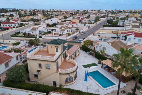 Villa till salu Torrevieja, Alicante, Spanien 6 sovrum, 256 kvm. Nr. 118721 - foto 7