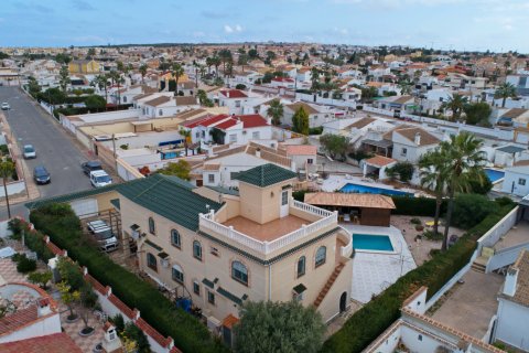 Villa till salu Torrevieja, Alicante, Spanien 6 sovrum, 256 kvm. Nr. 118721 - foto 8