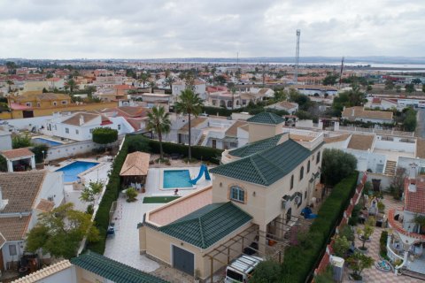 Villa till salu Torrevieja, Alicante, Spanien 6 sovrum, 256 kvm. Nr. 118721 - foto 9