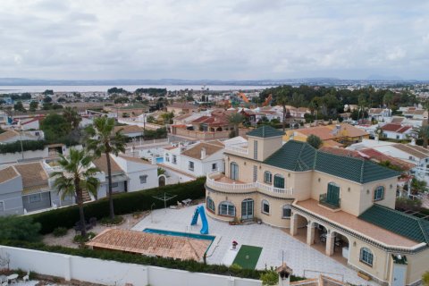 Villa till salu Torrevieja, Alicante, Spanien 6 sovrum, 256 kvm. Nr. 118721 - foto 4