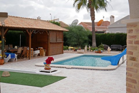 Villa till salu Torrevieja, Alicante, Spanien 6 sovrum, 256 kvm. Nr. 118721 - foto 3