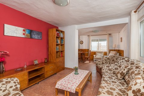 Продажа виллы в Гуардамар-дель-Сегура, Аликанте, Испания 7 спален, 266м2 №118716 - фото 7