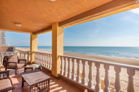 Продажа виллы в Гуардамар-дель-Сегура, Аликанте, Испания 7 спален, 266м2 №118716 - фото 16