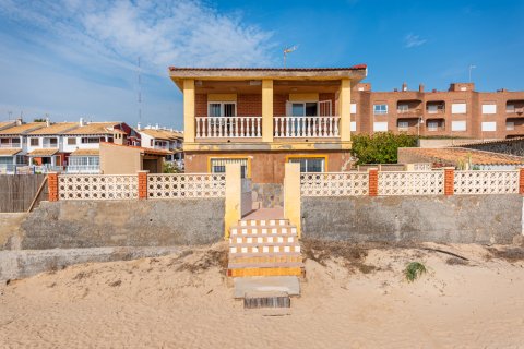 Продажа виллы в Гуардамар-дель-Сегура, Аликанте, Испания 7 спален, 266м2 №118716 - фото 2