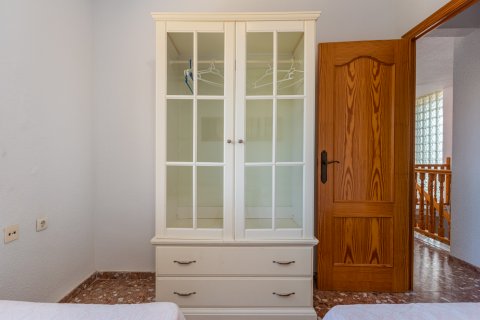 Продажа виллы в Гуардамар-дель-Сегура, Аликанте, Испания 7 спален, 266м2 №118716 - фото 20