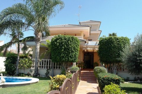 Villa zum Verkauf Torrevieja, Alicante, Spanien 4 Schlafzimmer, 400 m2 Nr. 118720 - Foto 1