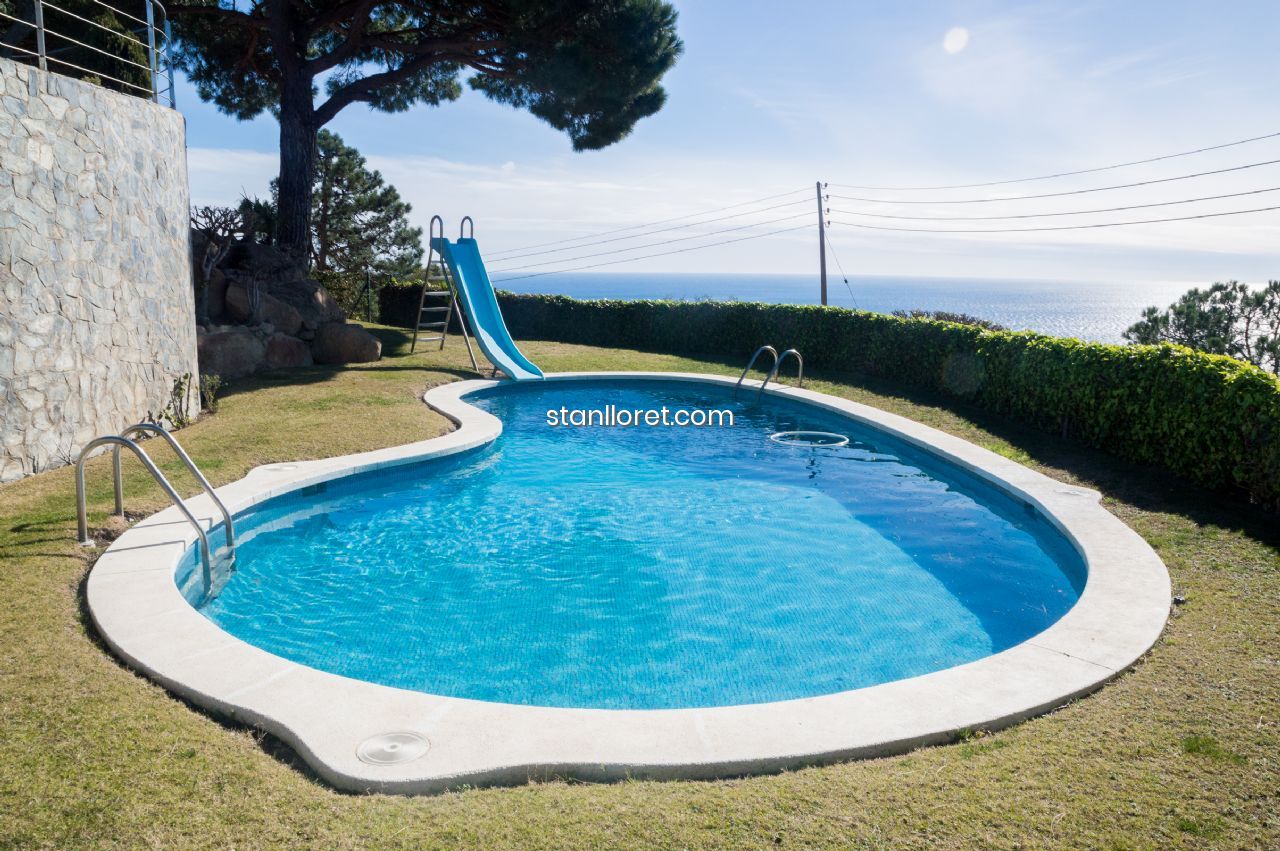 Villa in Lloret de Mar, Girona, Spanien 5 Schlafzimmer, 300 m2 Nr. 104037