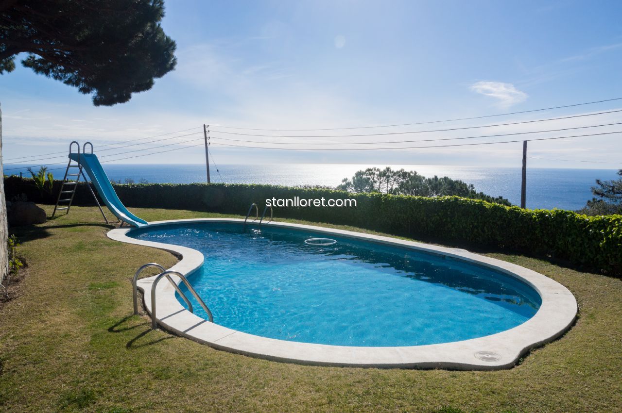 Villa in Lloret de Mar, Girona, Spanien 5 Schlafzimmer, 300 m2 Nr. 104037