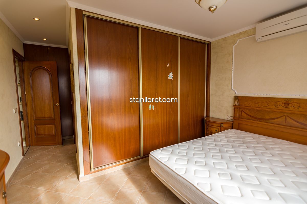 Villa en Lloret de Mar, Gerona, España 4 dormitorios, 309 m2 No. 104040