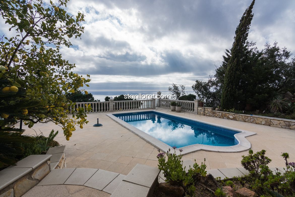Villa en Lloret de Mar, Gerona, España 4 dormitorios, 309 m2 No. 104040