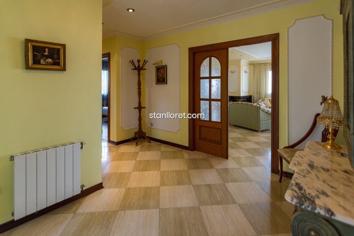 Villa en Lloret de Mar, Gerona, España 4 dormitorios, 309 m2 No. 104040