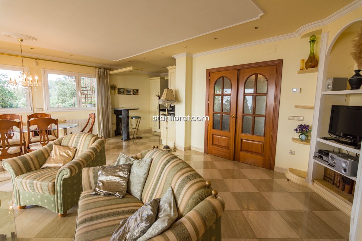 Villa en Lloret de Mar, Gerona, España 4 dormitorios, 309 m2 No. 104040