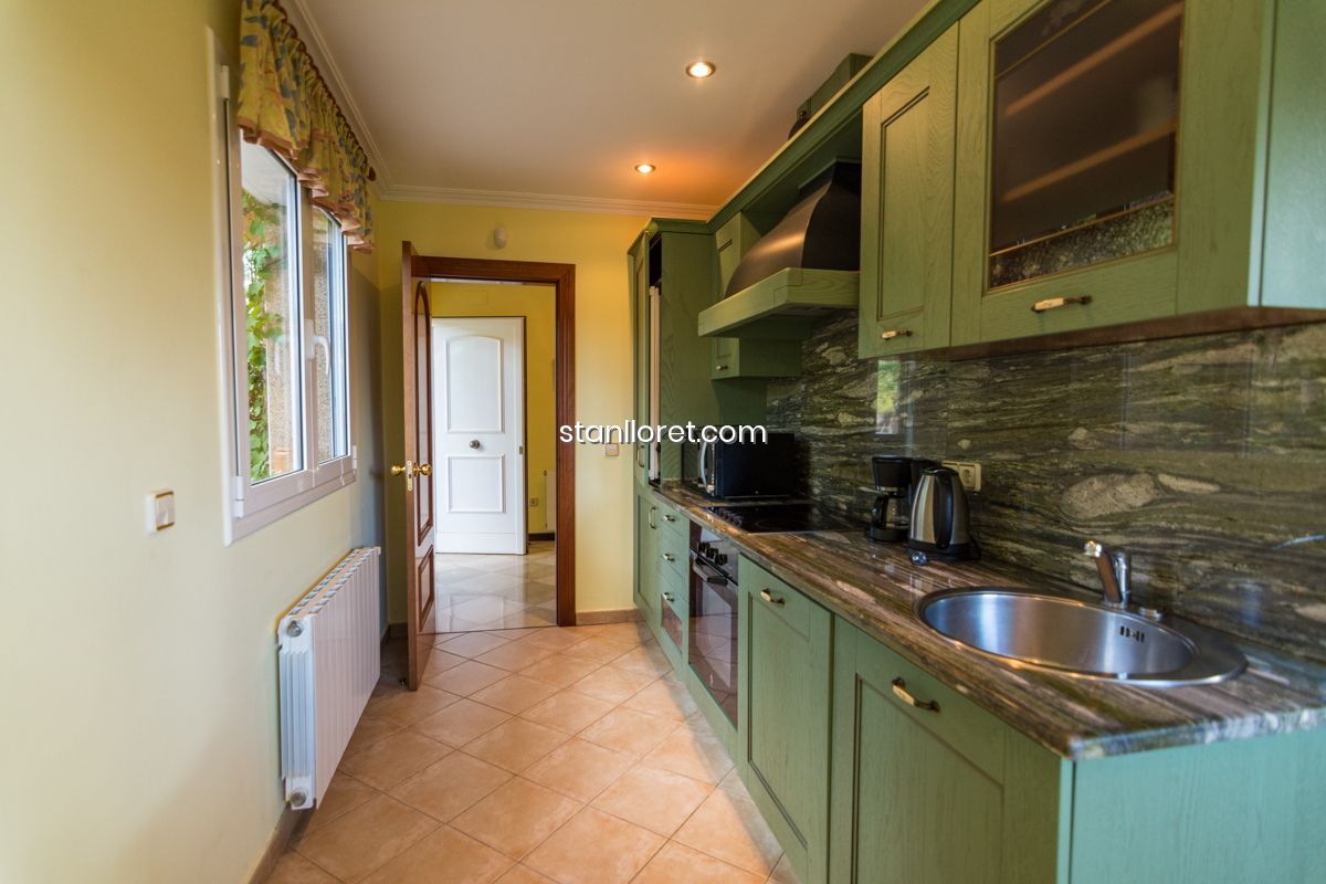 Villa en Lloret de Mar, Gerona, España 4 dormitorios, 309 m2 No. 104040