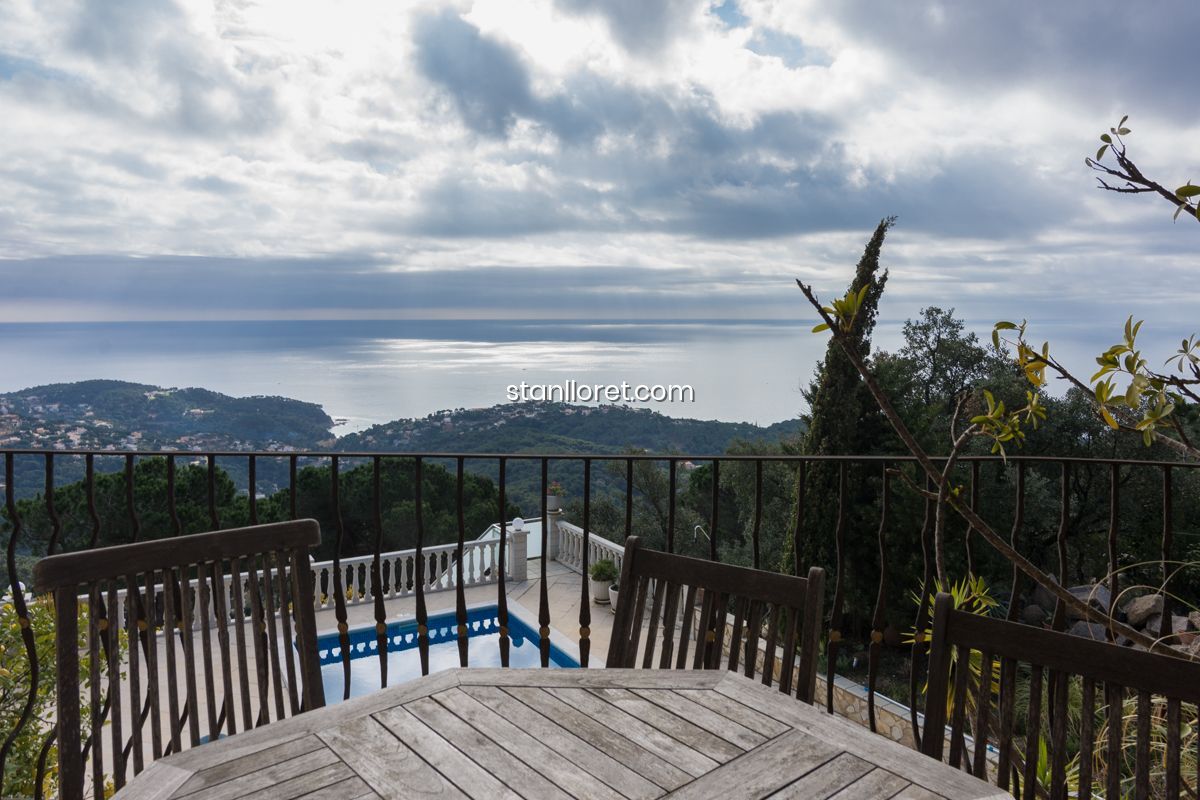 Villa en Lloret de Mar, Gerona, España 4 dormitorios, 309 m2 No. 104040