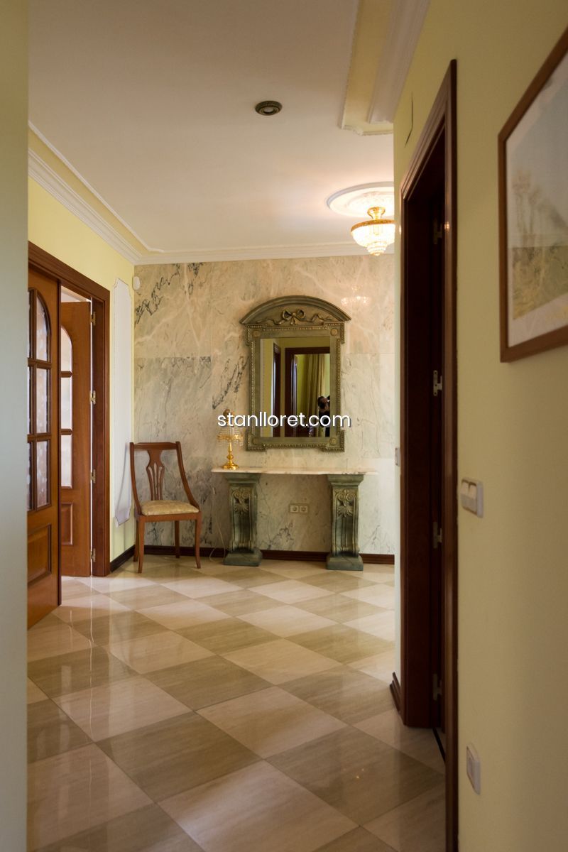Villa en Lloret de Mar, Gerona, España 4 dormitorios, 309 m2 No. 104040