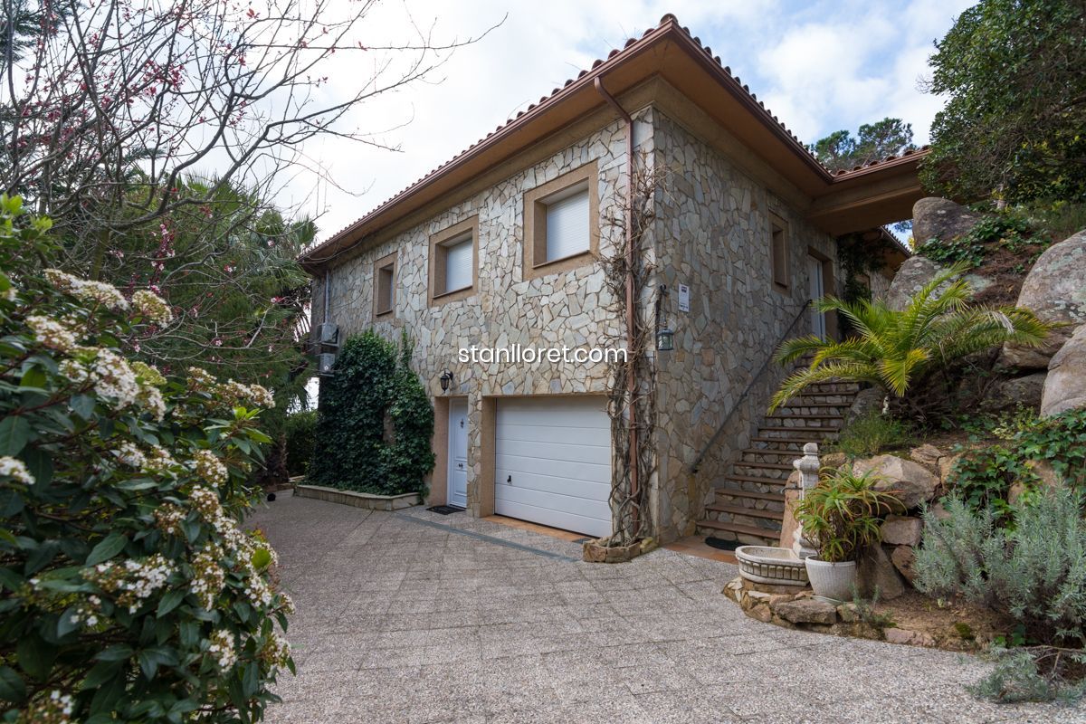 Villa en Lloret de Mar, Gerona, España 4 dormitorios, 309 m2 No. 104040