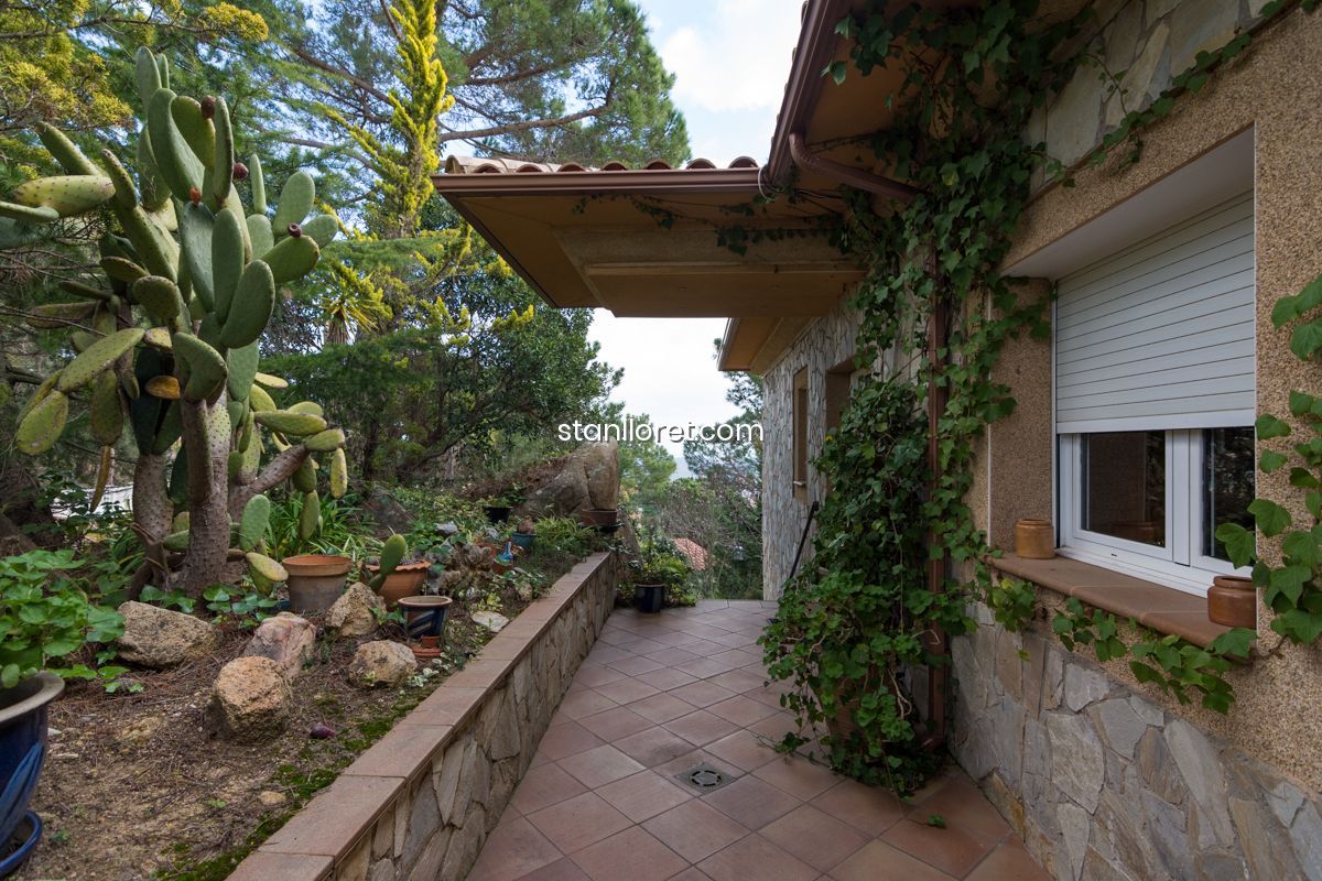 Villa en Lloret de Mar, Gerona, España 4 dormitorios, 309 m2 No. 104040