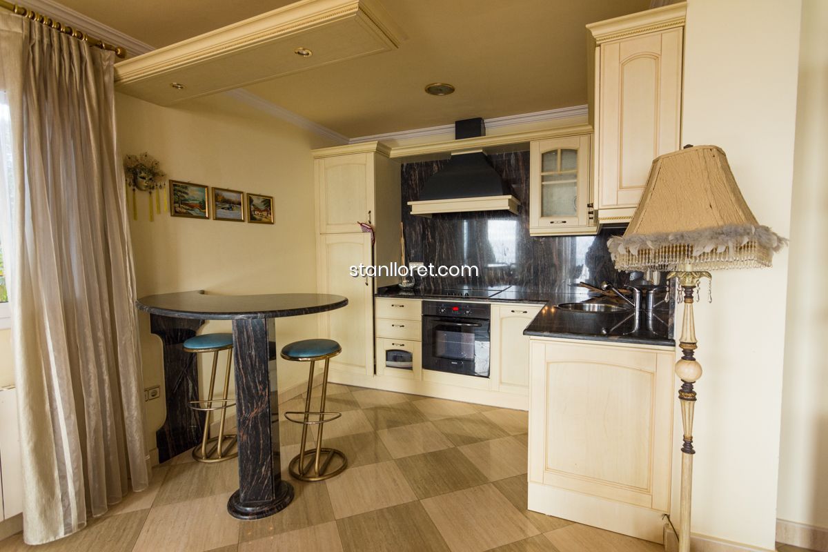 Villa en Lloret de Mar, Gerona, España 4 dormitorios, 309 m2 No. 104040