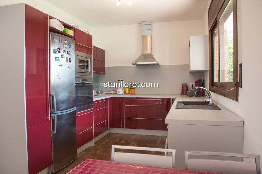 Villa en Lloret de Mar, Gerona, España 4 dormitorios, 223 m2 No. 104038
