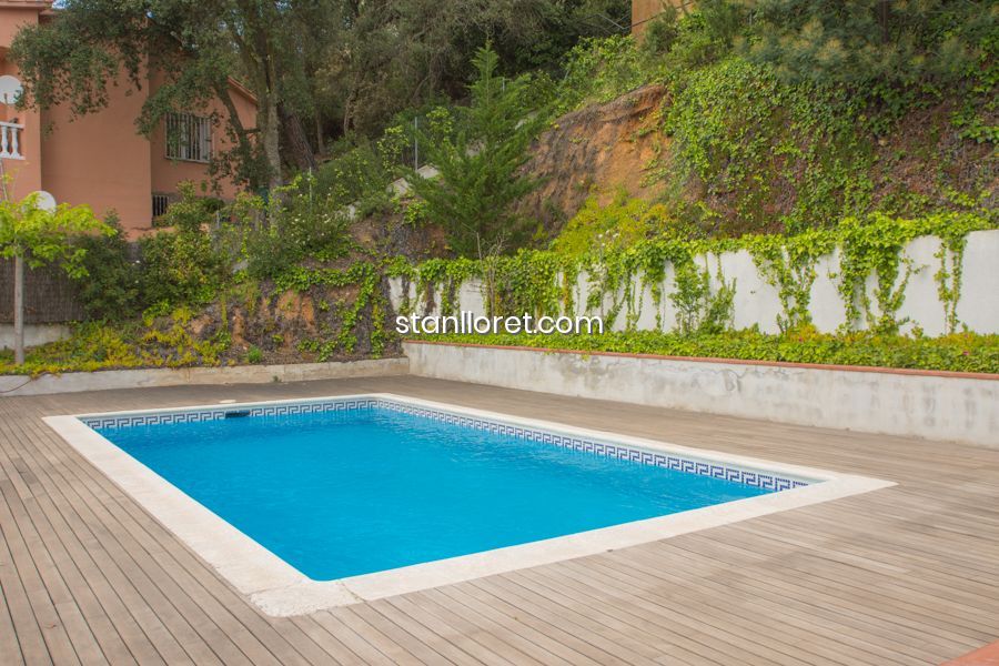 Villa en Lloret de Mar, Gerona, España 4 dormitorios, 223 m2 No. 104038