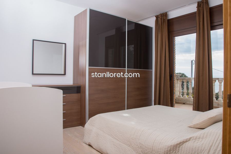Villa en Lloret de Mar, Gerona, España 4 dormitorios, 223 m2 No. 104038