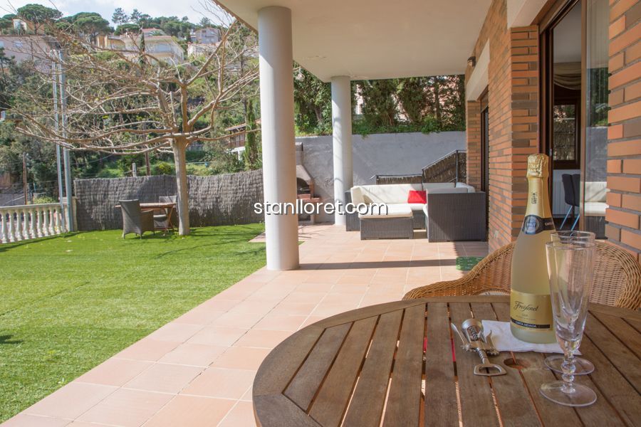 Villa en Lloret de Mar, Gerona, España 4 dormitorios, 223 m2 No. 104038