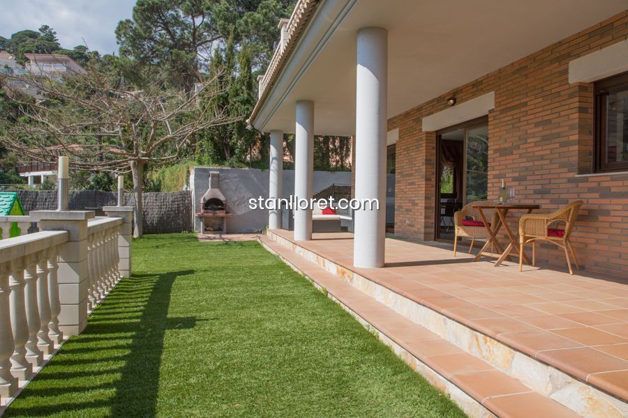 Villa en Lloret de Mar, Gerona, España 4 dormitorios, 223 m2 No. 104038