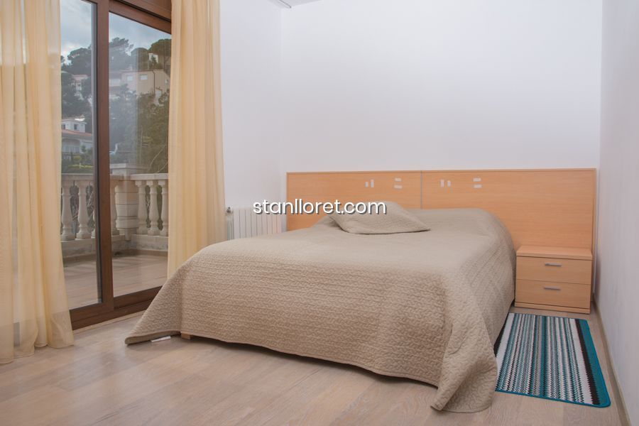 Villa en Lloret de Mar, Gerona, España 4 dormitorios, 223 m2 No. 104038