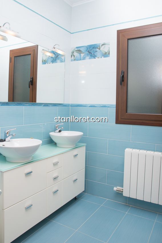 Villa en Lloret de Mar, Gerona, España 4 dormitorios, 223 m2 No. 104038