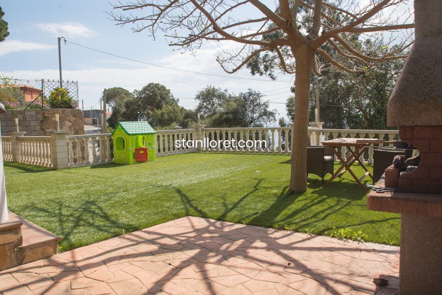 Villa en Lloret de Mar, Gerona, España 4 dormitorios, 223 m2 No. 104038