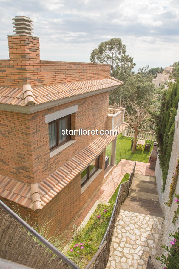 Villa en Lloret de Mar, Gerona, España 4 dormitorios, 223 m2 No. 104038