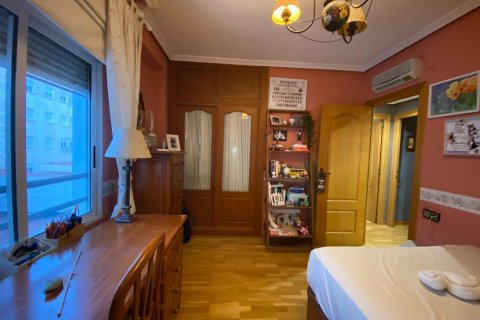 Huoneisto myytävänä Alicante, Espanja, 4 makuuhuonetta, 196 m2 No. 113444 - kuva 9