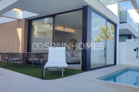 Villa till salu Pilar de la Horadada, Alicante, Spanien 3 sovrum, 197 kvm. Nr. 83614 - foto 1