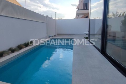 Villa till salu Pilar de la Horadada, Alicante, Spanien 3 sovrum, 197 kvm. Nr. 83614 - foto 8