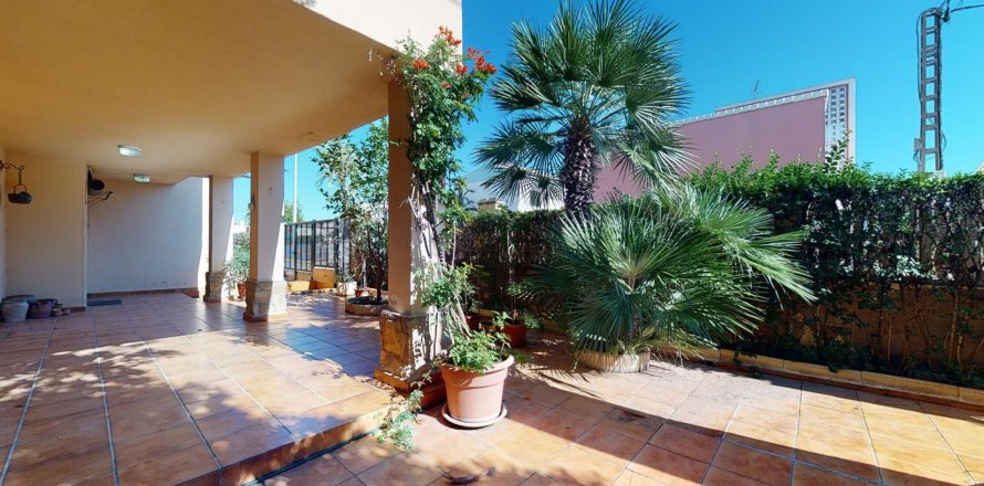 Villa Xeraco, Valencia, Spain 4 bedrooms, 225 sq.m. No. 117227