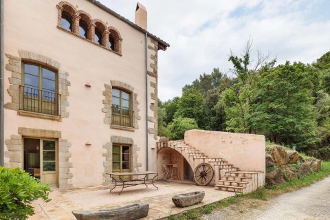 House for sale Girona, Spain 5 bedrooms, 645 sq.m. No. 22818 - photo 1
