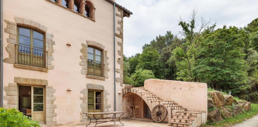 House Girona, Spain 5 bedrooms, 645 sq.m. No. 22818