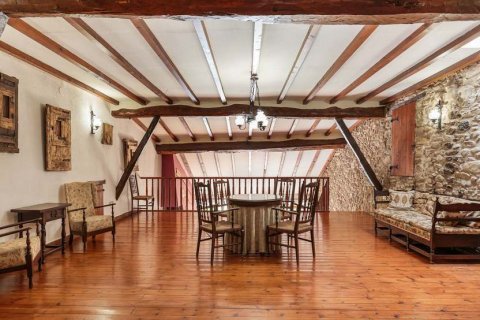 Talo myytävänä Girona, Espanja, 13 makuuhuonetta, 1000 m2 No. 22849 - kuva 19