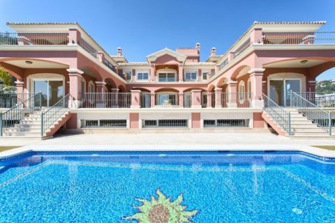 House for sale Benahavis, Malaga, Spain 11 bedrooms, 1524 sq.m. No. 23072 - photo 1