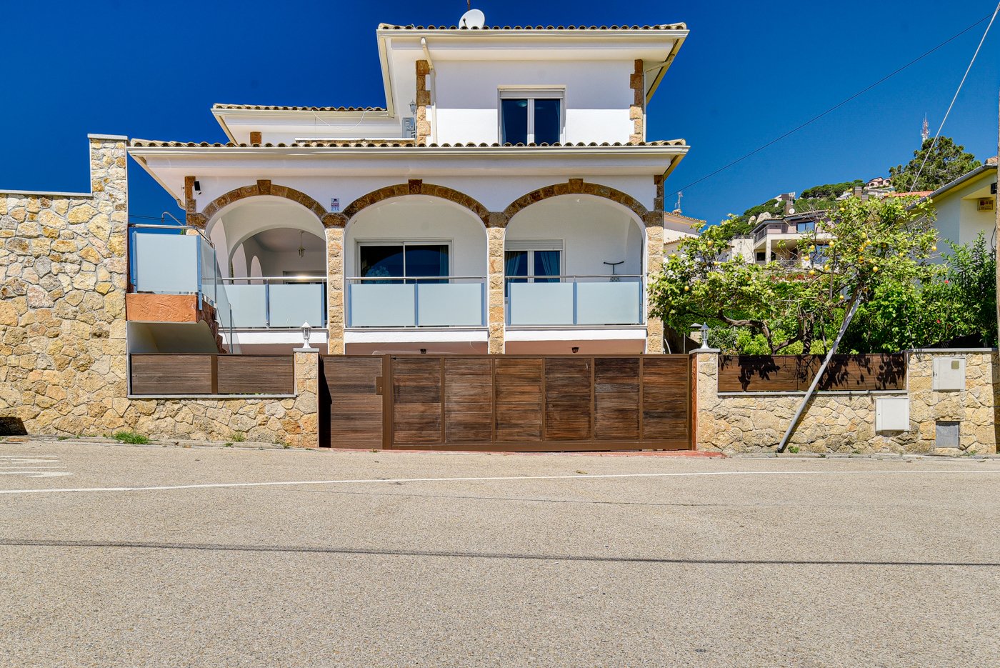 Talo Lloret de Mar, Girona, Espanja 5 makuuhuonetta, 408 m2 No. 98926