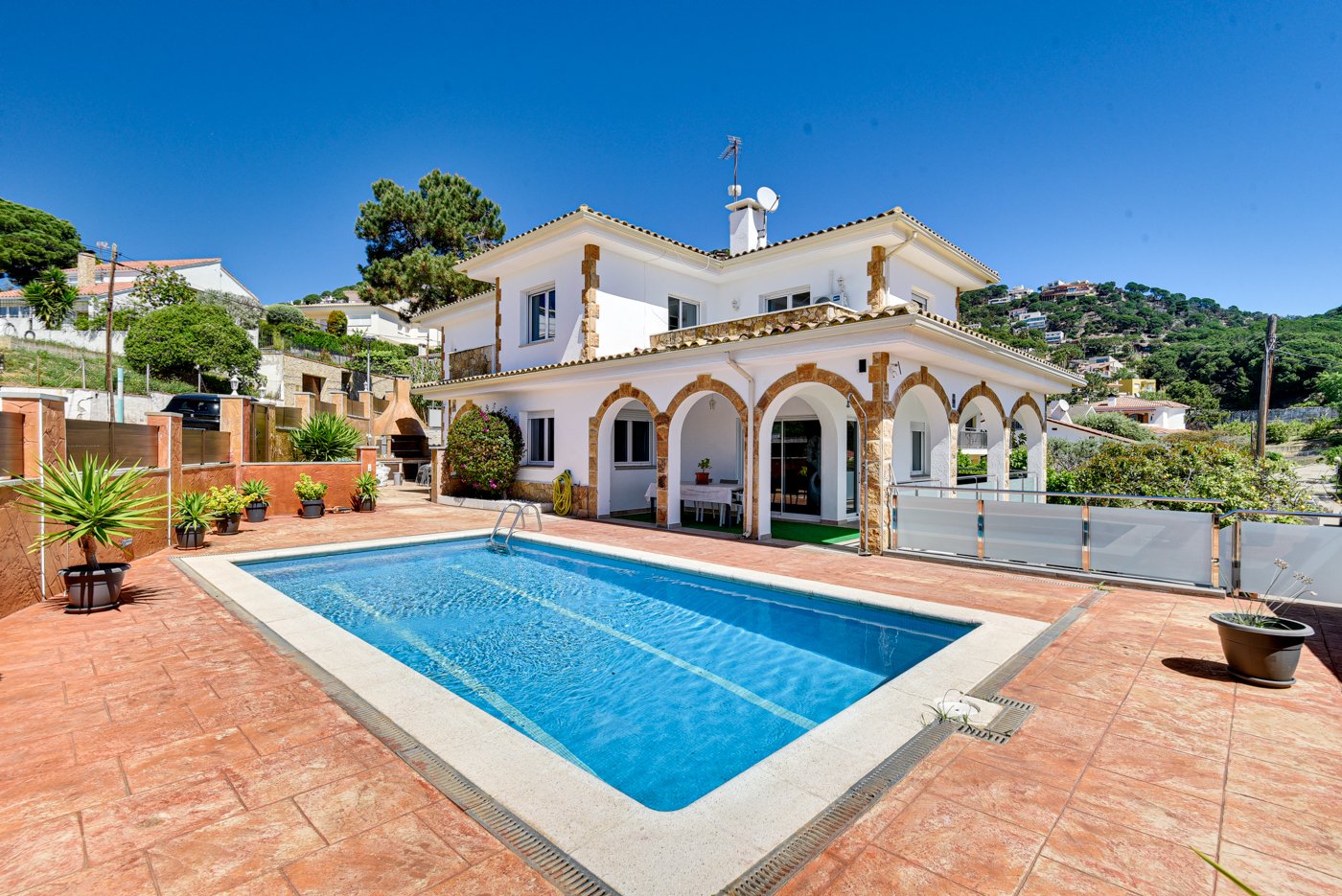 Talo Lloret de Mar, Girona, Espanja 5 makuuhuonetta, 408 m2 No. 98926