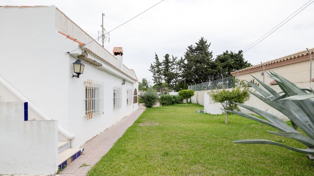 Villa in Chiclana de la Frontera, Cadiz, Spain 3 bedrooms, 122 sq.m. No. 106802