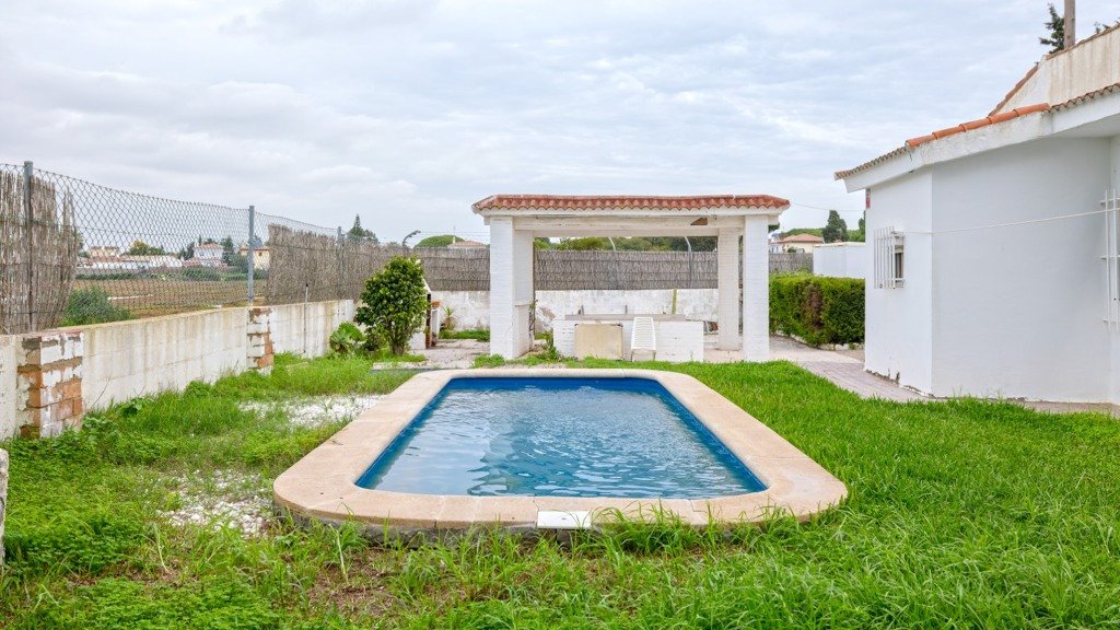 Villa in Chiclana de la Frontera, Cadiz, Spain 3 bedrooms, 122 sq.m. No. 106802
