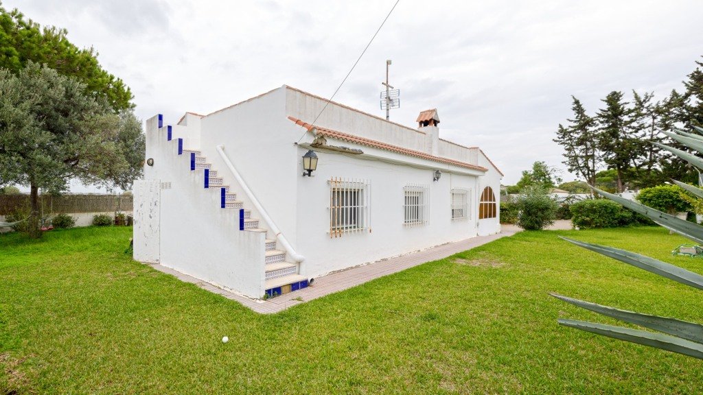 Villa in Chiclana de la Frontera, Cadiz, Spain 3 bedrooms, 122 sq.m. No. 106802