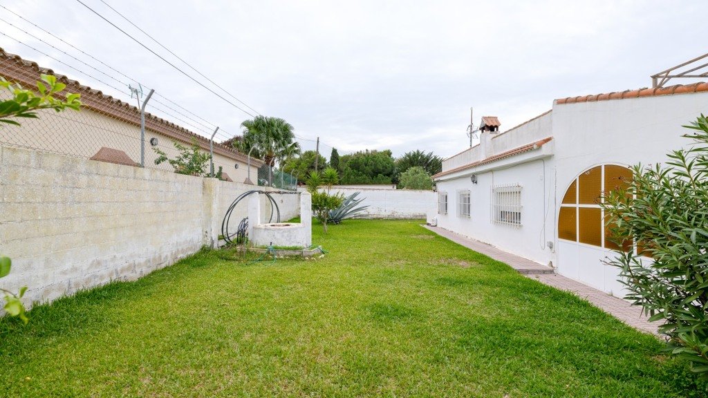 Villa in Chiclana de la Frontera, Cadiz, Spain 3 bedrooms, 122 sq.m. No. 106802