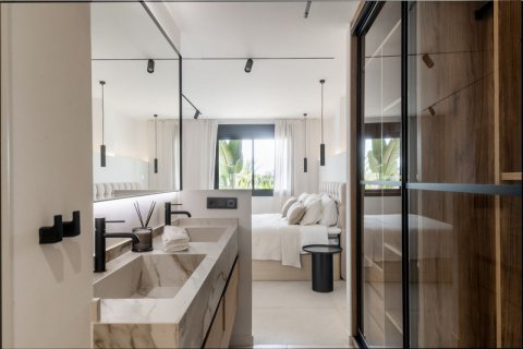 Dzīvoklis pārdošanā Nueva Andalucia, Malaga, Spānijā 3 istabas, 137 m2 Nr. 109650 - attēls 17