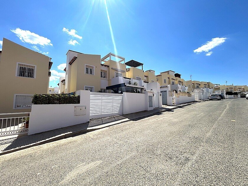 Bungalow in Villamartin, Alicante, Spain 2 bedrooms, 76 sq.m. No. 117709